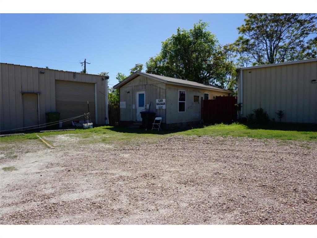 $65.00 a square foot, you can't build these for that price. 2 addresses, 2 lots, 3 buildings 3306 and 3308 Oak Trail Drive 76048. Barndo, Service related company such as mechanics, trades, body shop, small engine repair, construction yard for contractors, religious your imagination can run wild. 80 percent spray foam insulation of at least 3 inches up to 6 inches. 2 water meters, 2 septics, 2 electric meters, Middle building electric is connected to 3308, no plumbing in middle building but could be easily added to building on left. Anxious wants to move to colder climate, lungs can't take humidity. Please see all pictures for details. Yes coyotes got to floor in small building trying to get to cats, yes repairs are needed but at this price it speaks for itself.