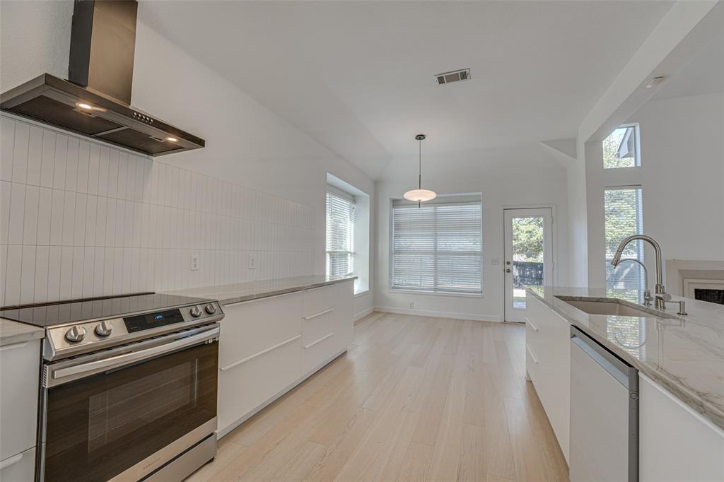 558 Presidio Drive