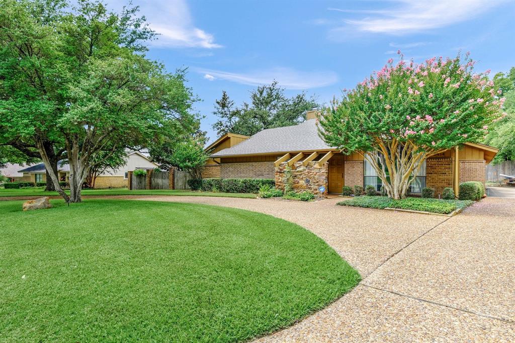 2414 Meadows Lane