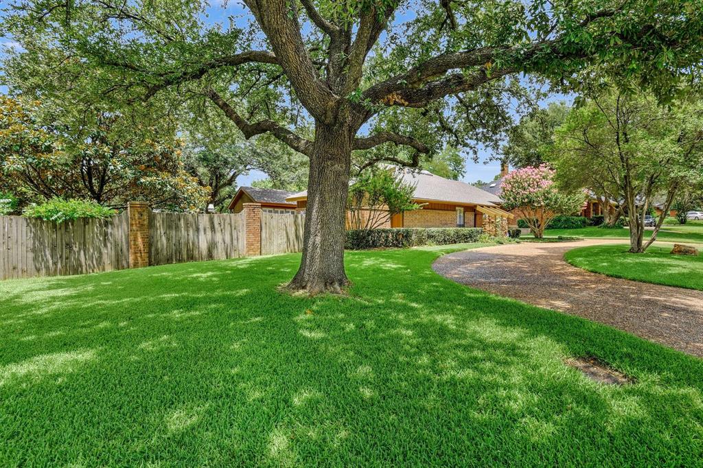 2414 Meadows Lane