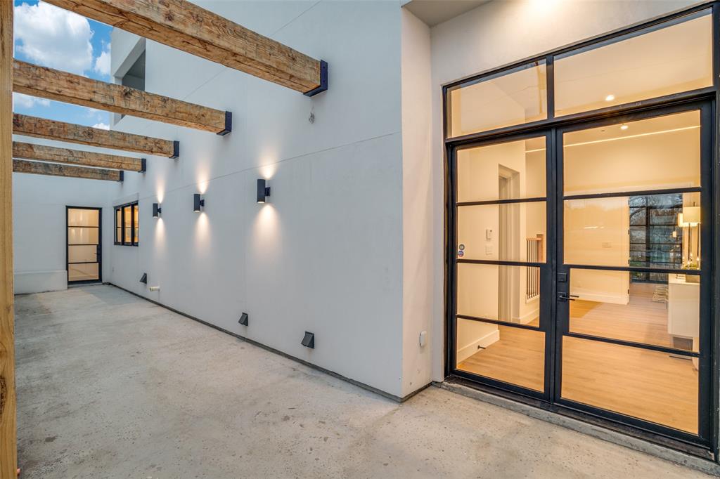 823 W Danieldale Road