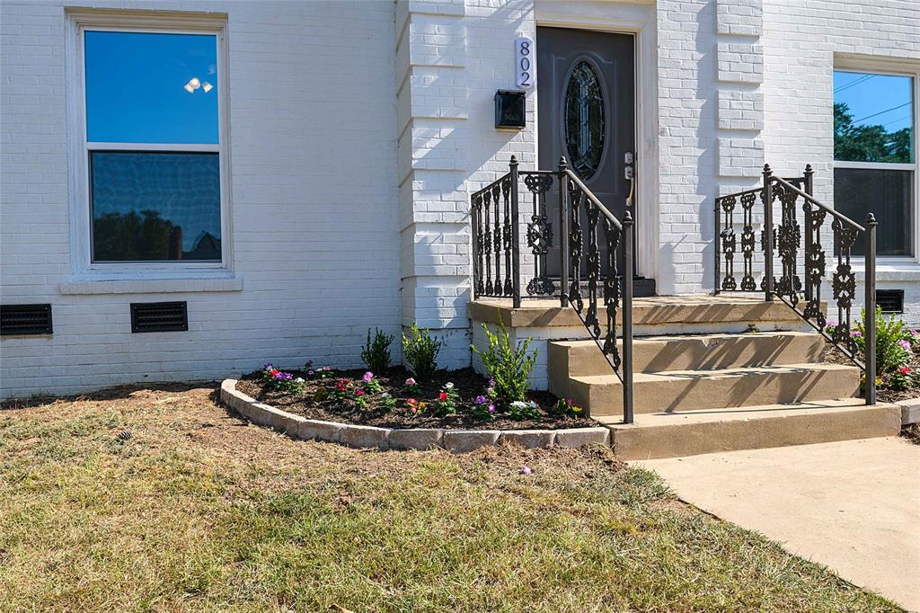 802 Slattery Boulevard