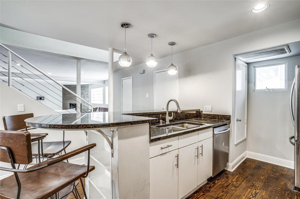 Travis Ave Condo 4231-4233 - Residential Lease