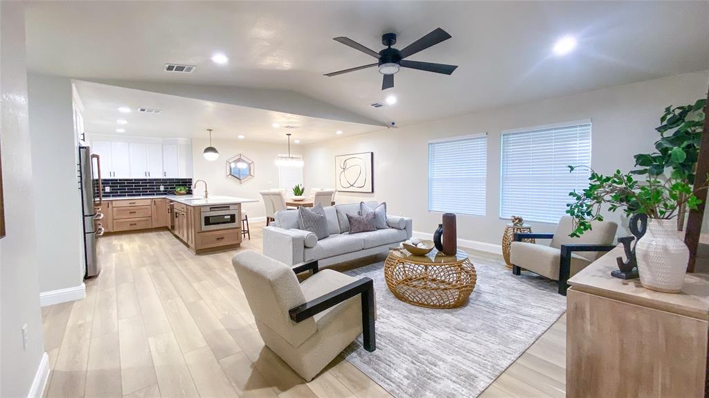 2838 W Kiest Boulevard