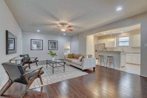 Tiny photo for 2701 Mccart Avenue #101, Fort Worth, TX 76110 (MLS # 20917344)
