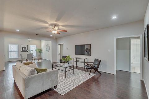 Tiny photo for 2701 Mccart Avenue #101, Fort Worth, TX 76110 (MLS # 20917344)