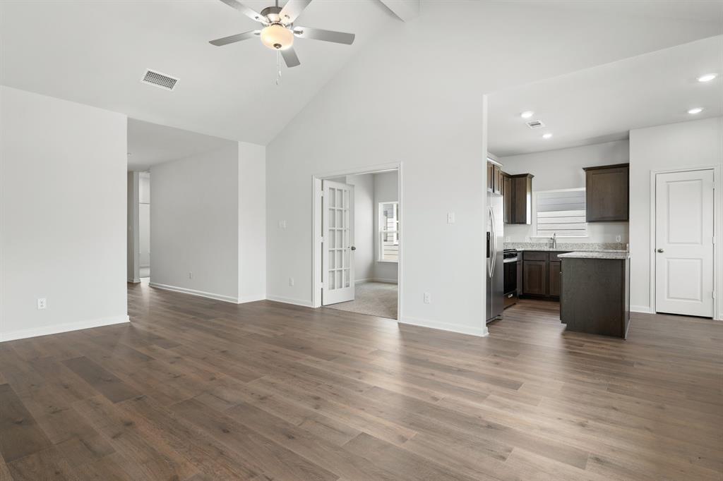 1537 Harvester Drive