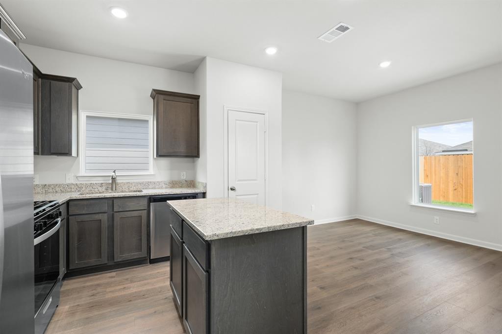 1537 Harvester Drive