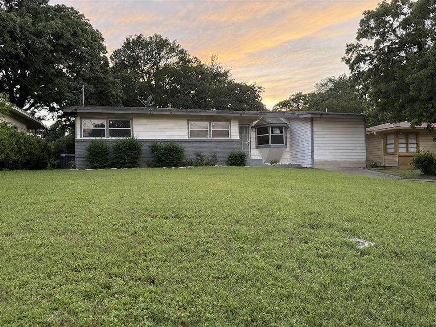 HUD OWNED HOME FHA CASE#513-130286 SOLD AS-IS. MAJOR PRICE IMPREOVEMENT AND NOW AVAILABLE FOR ALL BUYER TYPES. COME LOOK OR TAKE A SECOND LOOK BEFORE IT IS GONE! Come take a look at this 4 bedrooms, 2 bathrooms and 2032 square feet living area per the HUD appraisal. This property has a lot to offer and won't last long. Open living and kitchen area with breakfast bar, neutral colors, wood flooring, large back yard with storage shed and more. Purchase this home with as little as $100 down when utilizing the HUD FHA Sales incentive.