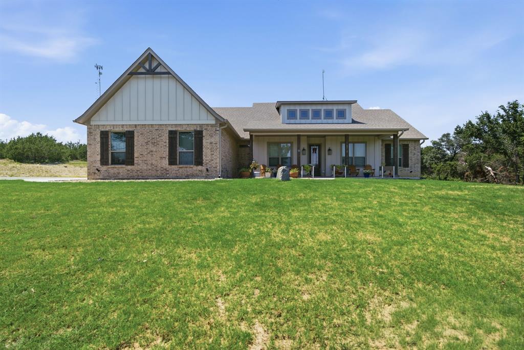 Photo of 104 Grant Alan Ct, Weatherford, TX 76085 (MLS # 21348846)