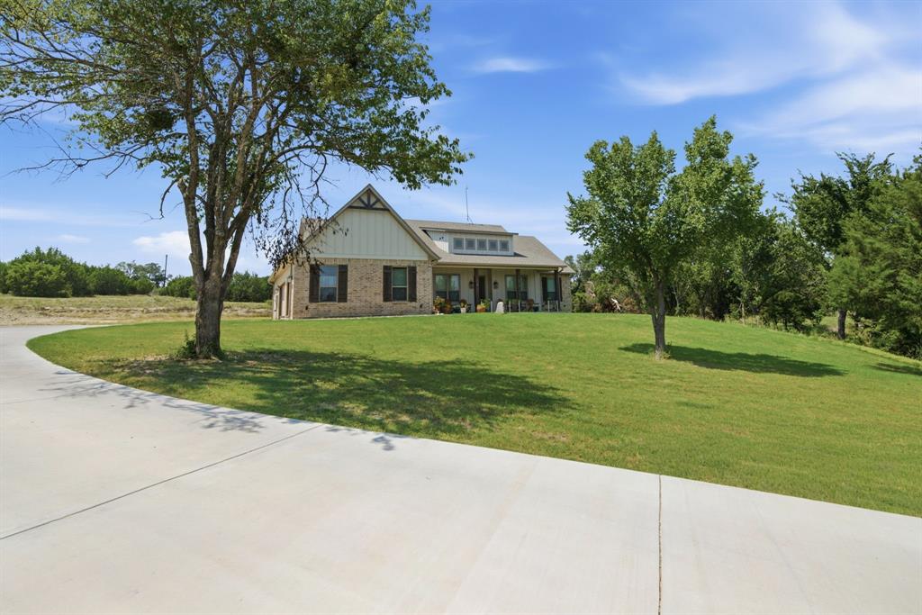 Photo of 104 Grant Alan Ct, Weatherford, TX 76085 (MLS # 21348846)
