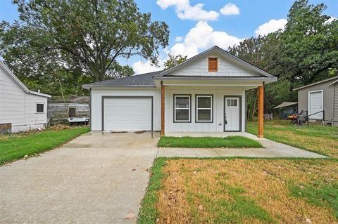 Photo of 918 W Ford Street, Denison, TX 75020 (MLS # 21330156)