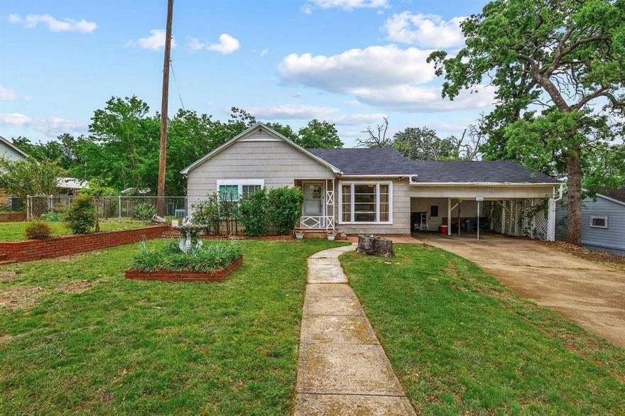 Just minutes from downtown Denison, this property offers a rare opportunity to transform something special. Sitting on more than 1 lot which is beautifully treed, the setting feels like a private oasis with a spacious fenced backyard.
The home itself is ready for a full renovation and is priced accordingly and will be sold in as is condition. Inside, you’ll find 2 bedrooms, 1 bathroom, an eat-in kitchen and a bright living room filled with natural light. Much of the home features original wood flooring that could truly shine again with refinishing.
At the back of the home, a versatile bonus space with a sliding glass door opens to the backyard which is ideal for a home office, hobby area or potential third bedroom. Currently used as a music room, it adds extra functionality to the layout.
Whether you're an investor or a buyer with vision, this property offers location, lot size, and potential that’s hard to find.