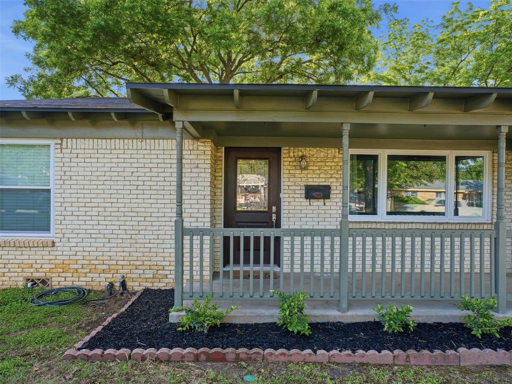 825 Lee Drive