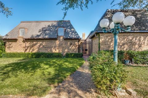 Photo of 3235 Stonehenge Lane, Carrollton, TX 75006 (MLS # 21093794)