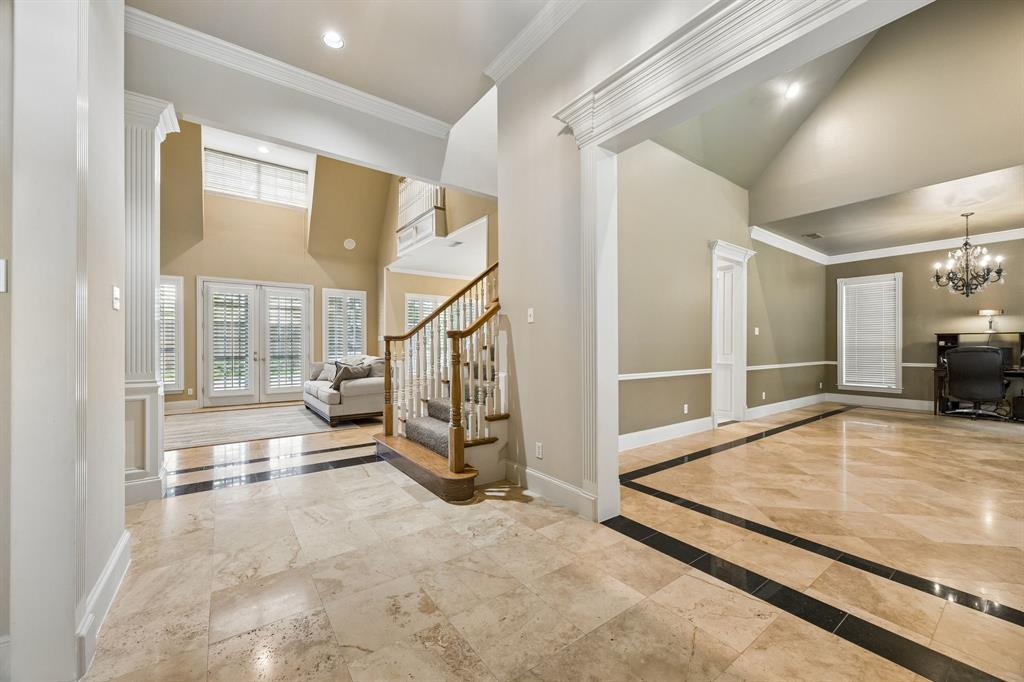 6825 Oak Park Lane