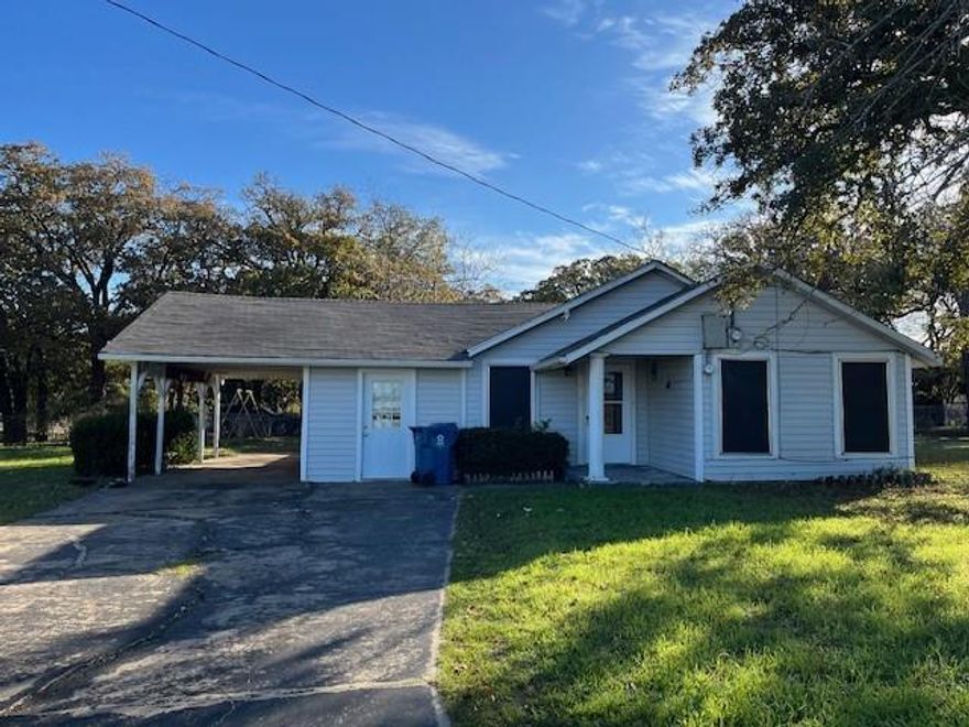 Tenant to pay all utilties, maintain renters insurance and front lawn care. Small pets allowed only. Must submit animal photos with applications.