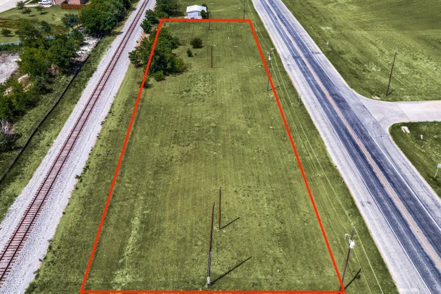 Commercial or Retail site 450ft + OR - of frontage on State Highway 342. TONS of visibility and traffic daily. Ready to break ground ASAP and is electric, water and sewer ready. TX DOT approval for driveway already in place. Within 1 mile of Red Oak High School and retail centers and easy access to I-35!