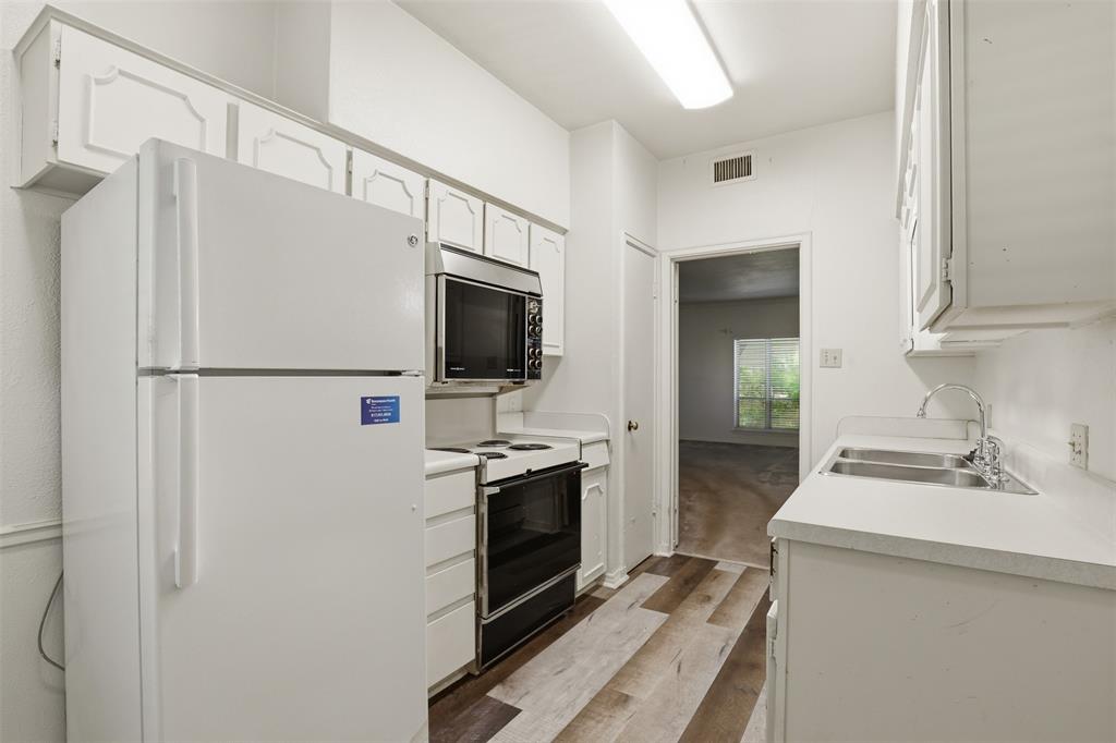 Fountain Royale Orleans W - Residential