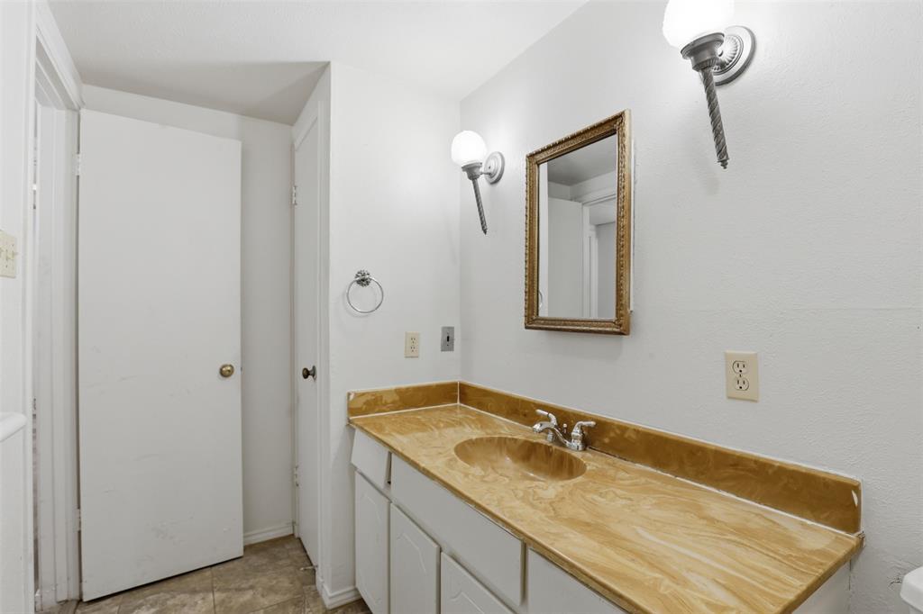 Fountain Royale Orleans W - Residential