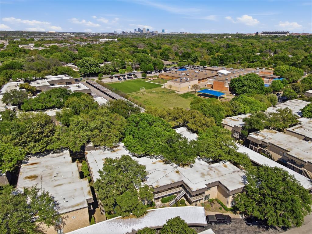 Fountain Royale Orleans W - Residential