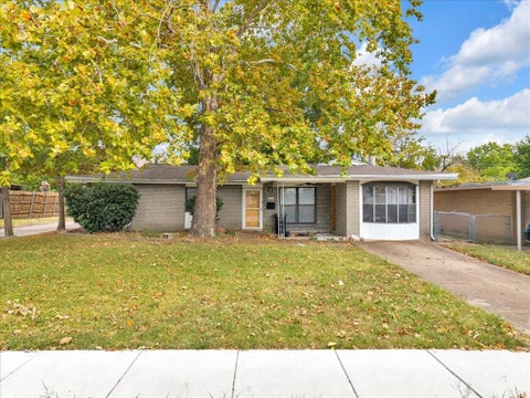 Photo of 812 W Grubb Drive, Mesquite, TX 75149 (MLS # 21367513)