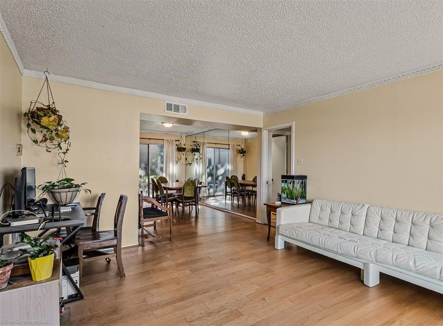 Great 2 bed 2 bath condo in an ideal location.  Freshly painted and updated kitchen. Updates include appliances , countertops. Nice size living and dining room .  Courtyard with pool in community, close to shopping and restaurants.