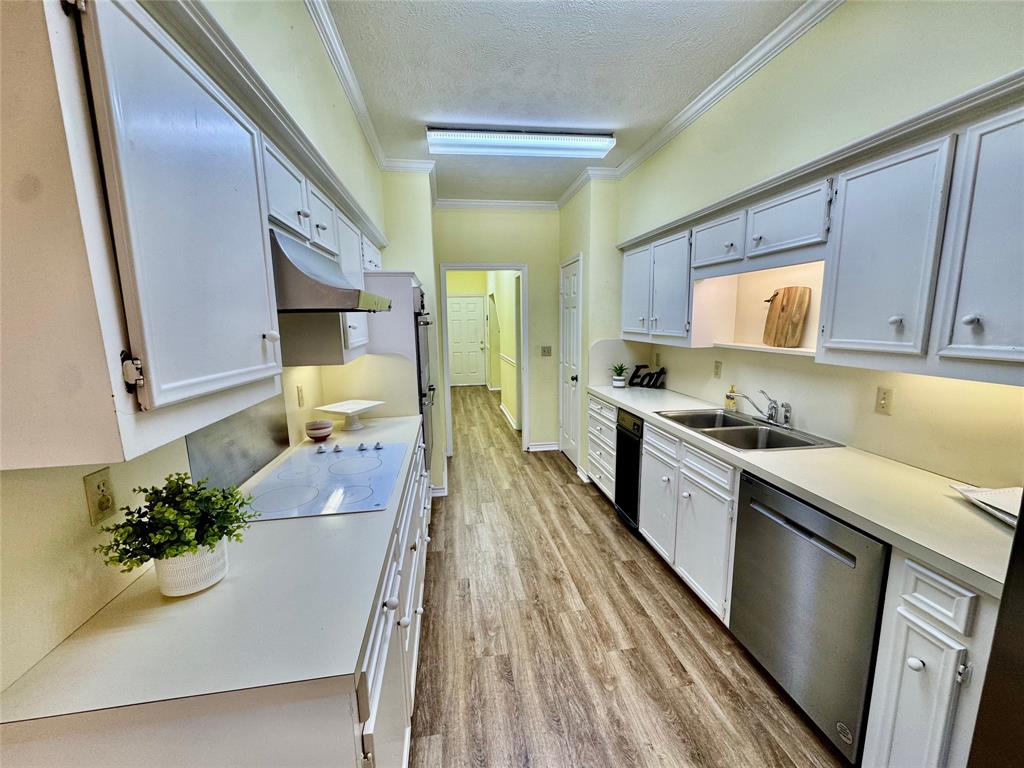 Prestonwood Hillcrest Twnhs - Residential