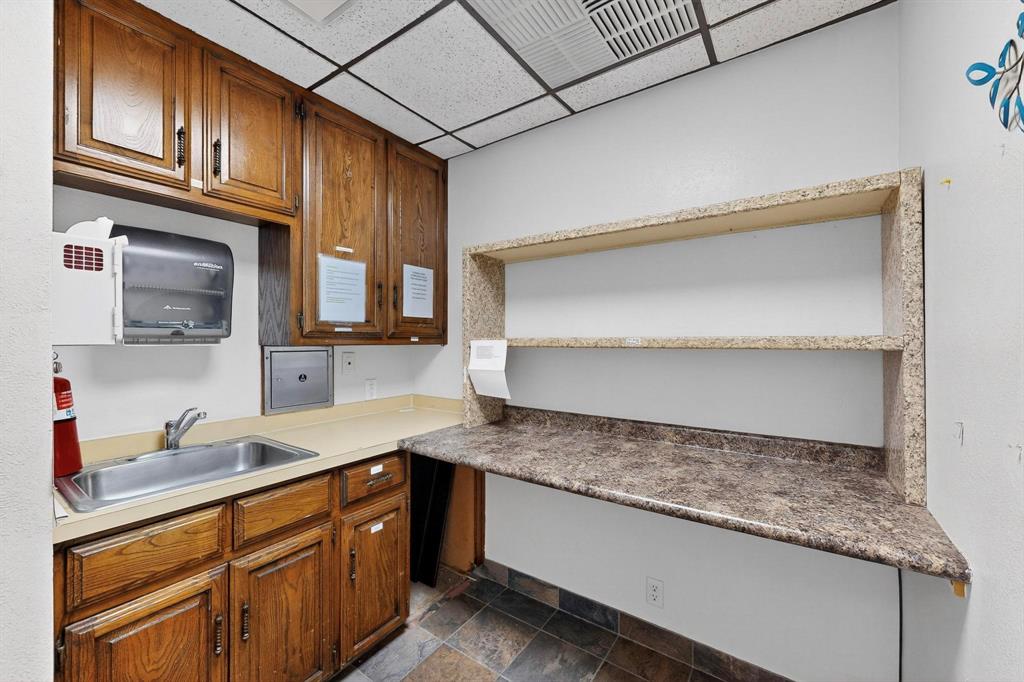 Pecan Oaks Sc Beltline-Guthrie - Commercial Lease