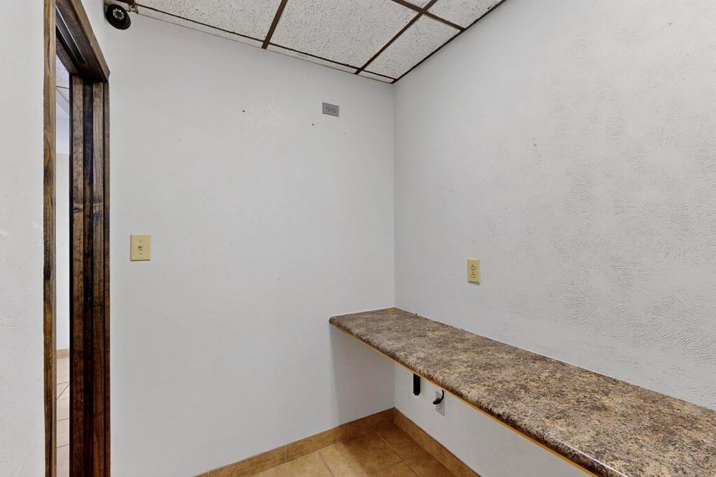 Pecan Oaks Sc Beltline-Guthrie - Commercial Lease