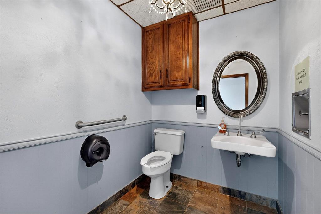 Pecan Oaks Sc Beltline-Guthrie - Commercial Lease