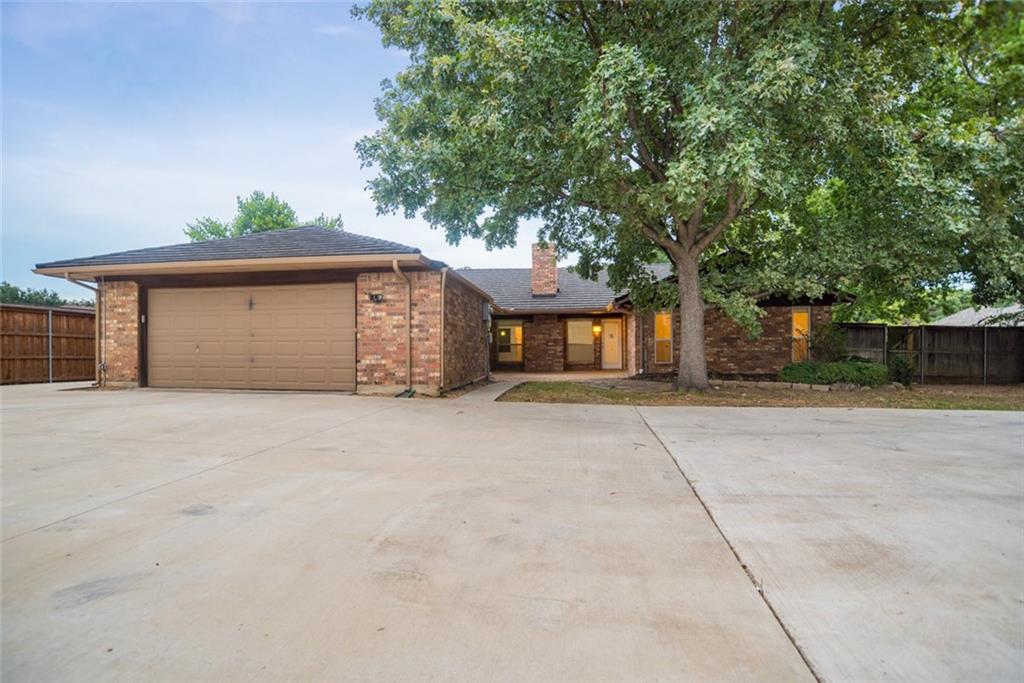 Photo 1 of 26 — 1100 Derbyshire Lane, Carrollton, TX 75007