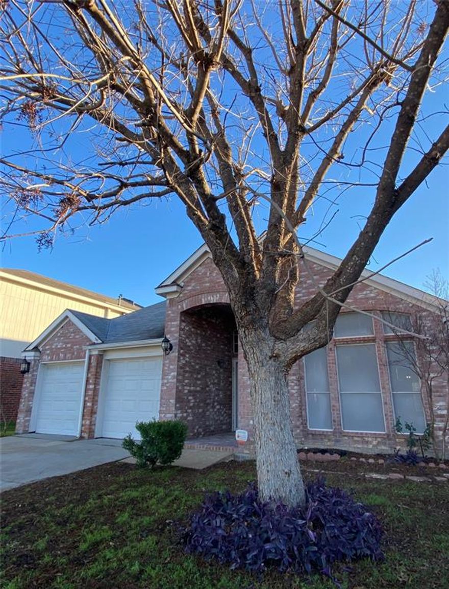 Property is well taken care of , Close to Parks, schools and shopping centers.