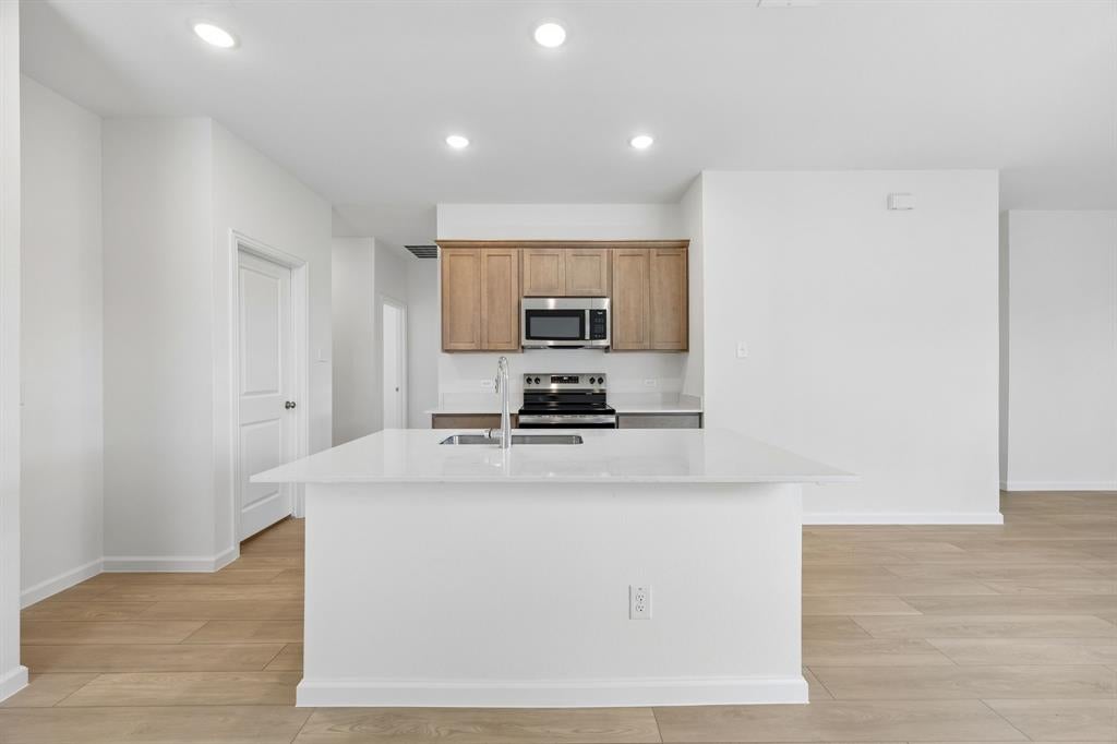 1144 Loch Way