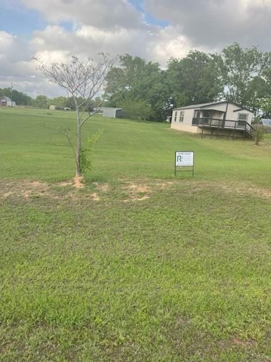 Build your dream home on this beautiful lot in the heart of Quitman! Located at 870 Choctaw, this property offers a peaceful setting with small-town charm while still being convenient to local schools, shopping, and dining. Whether you're planning a primary residence, weekend retreat, or investment property, this lot provides the perfect canvas to bring your vision to life.

Situated in Holiday Village, a gated community with fantastic amenities, residents enjoy access to basketball courts, a swimming pool, clubhouse, putt-putt, parks, fishing ponds, a boat ramp, and a clubhouse — everything you need for relaxation and recreation right at your doorstep.  

This lot is located near a home currently for sale, presenting a unique opportunity to purchase both properties — ideal for extended family, rental potential, or expanding your investment portfolio.

Enjoy quiet surroundings with easy access to nearby amenities. Don’t miss your chance to own land in this growing East Texas community!
