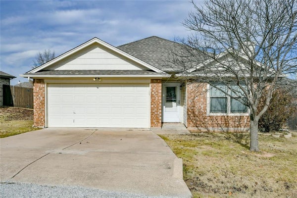 826 RAMBLING CT, GRANBURY, TX 76049 - Image 10f53e96d43d2a0c85cdac431c2565fb/3790102926