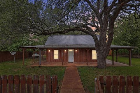 Photo of 433 Hobson Bend Road, Weatherford, TX 76088 (MLS # 21264311)