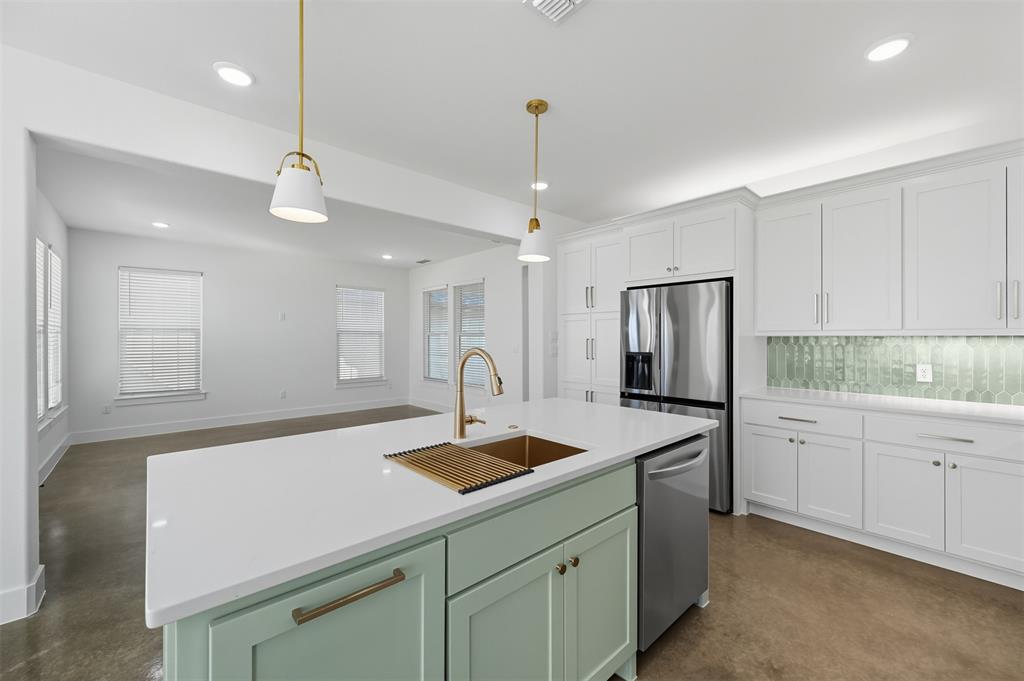 The Residences of Cardinal Woods - Residential Lease