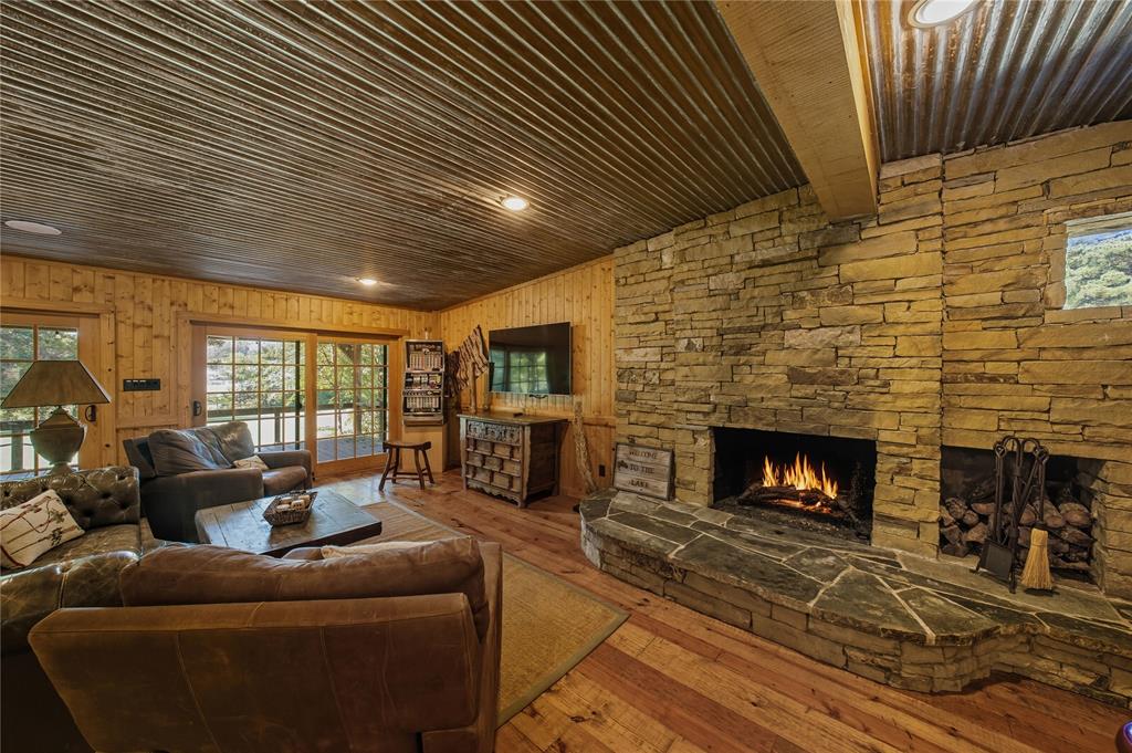 Jl Walton Surv A-814 - Residential