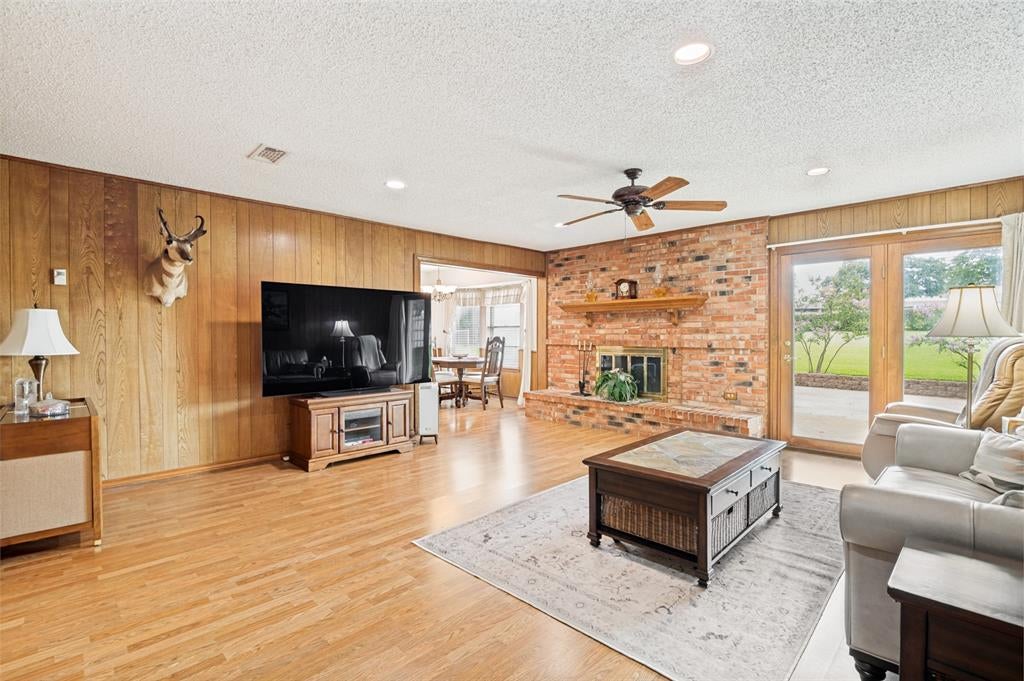 607 N Parkridge Drive