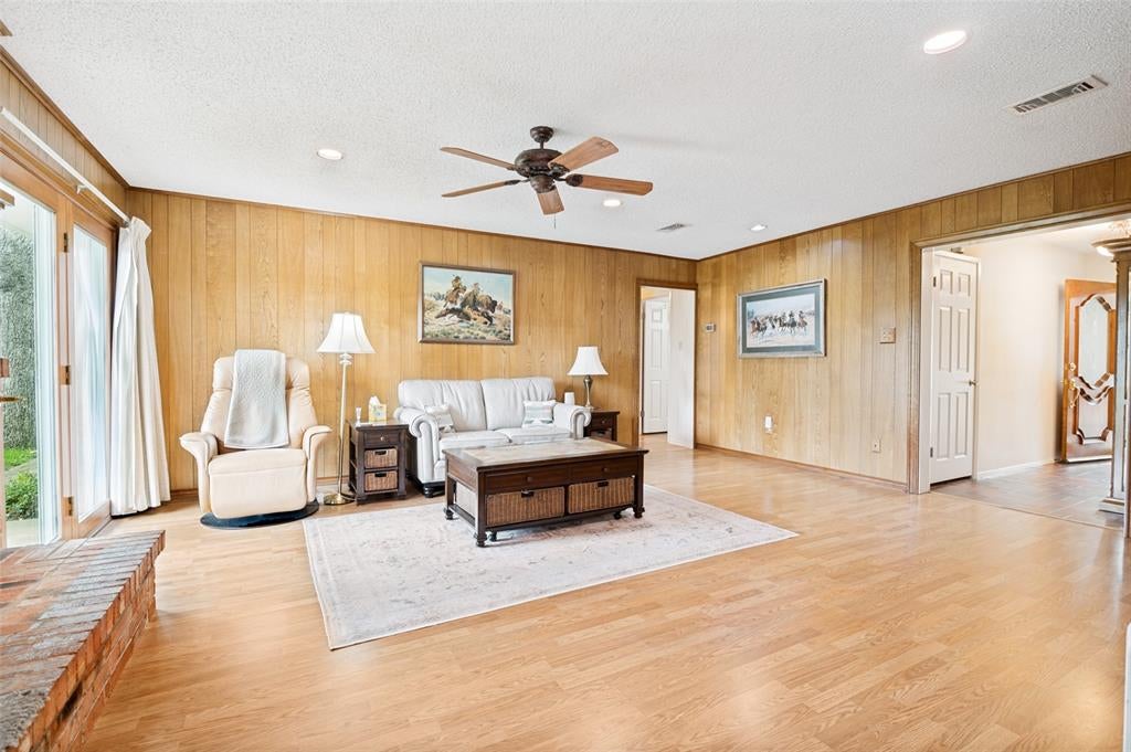 607 N Parkridge Drive
