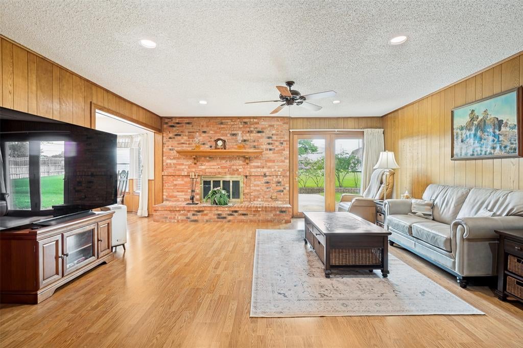 607 N Parkridge Drive