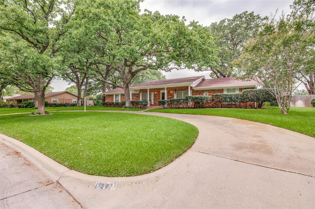 607 N Parkridge Drive
