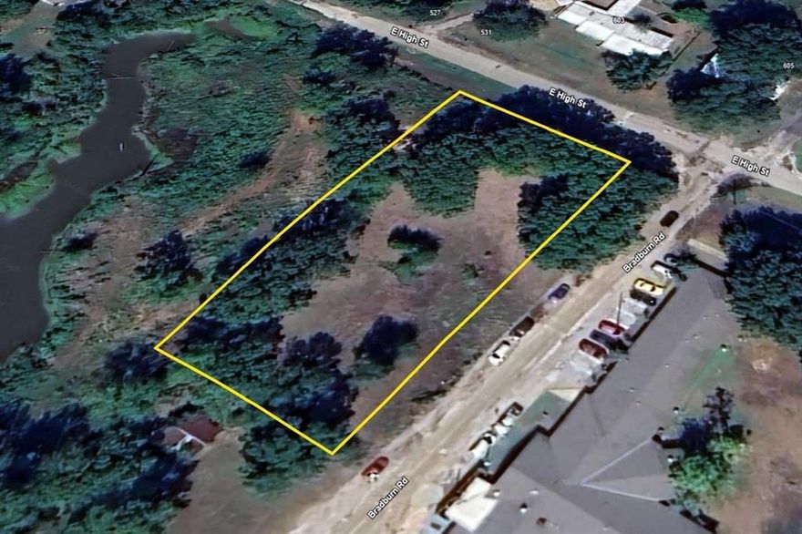 Embrace modern convenience with this 0.86-acre lot in Grand Saline, Van Zandt, Texas! Enjoy the warm, welcoming atmosphere of a tight-knit community, all while benefiting from the perks of city living. With easy access via paved roads, this spacious property is ready for your dream home. Power lines are already in place, and water service is readily available, making your transition hassle-free.
Zoned for low-density single-family residential use, this peaceful neighborhood is perfect for those seeking a serene and welcoming environment. Picture yourself building your dream home here, surrounded by neighbors who value community and peace. Experience a perfect blend of comfort and accessibility in a location that offers both tranquility and modern amenities!