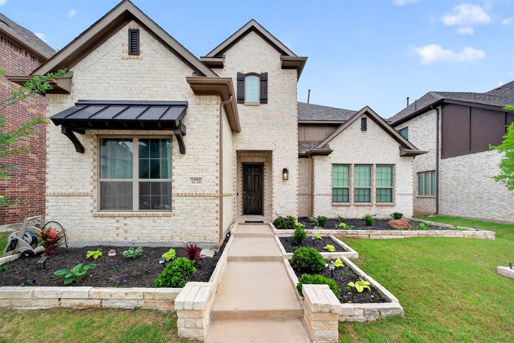 12733 Royal Oaks Lane