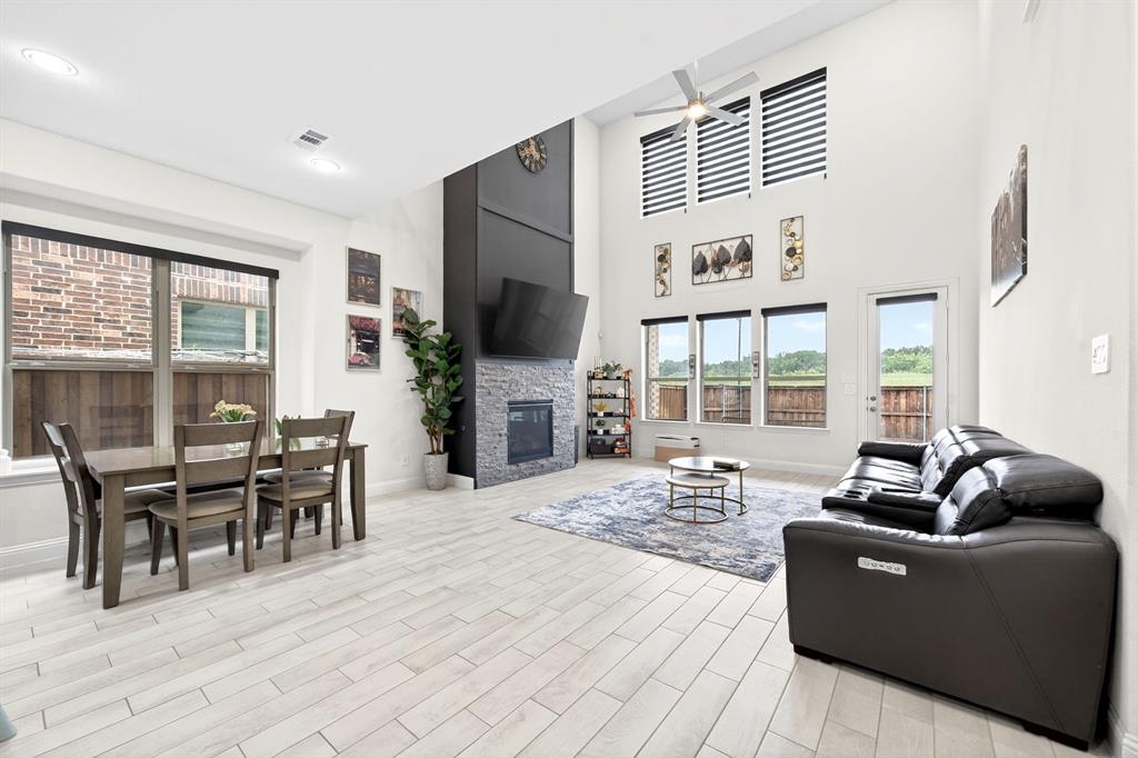 12733 Royal Oaks Lane