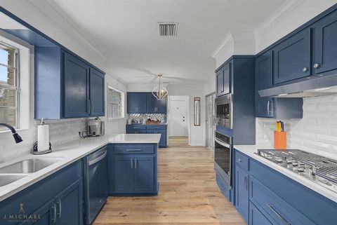 Tiny photo for 256 Wedgewood Drive, Shreveport, LA 71105 (MLS # 21198415)