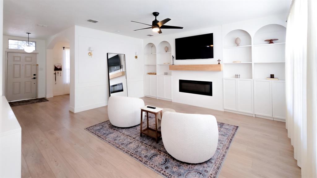 421 Mystic River Trail