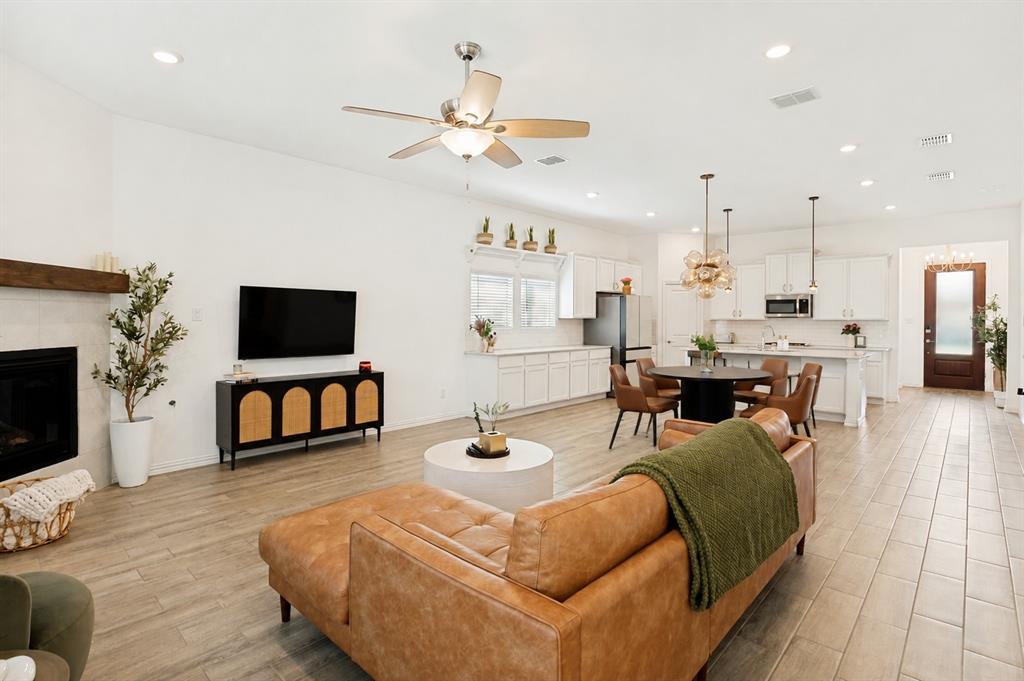 Photo of 1145 Canuela Way, Justin, TX 76247 (MLS # 21349387)