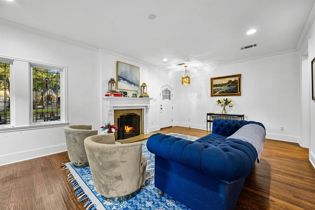 5338 Mercedes Avenue